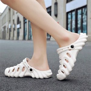 New Spring Summer Men’s Non-Slip Soft Sole Breathable Beach Sandals With Thick Hollow Out Soles